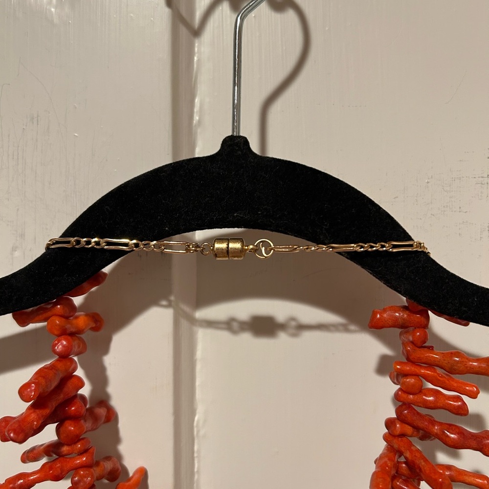 Coral branch necklace - Picture 7 of 10